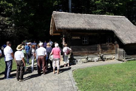 Krjavljeva koča na Jurčičevi domačiji